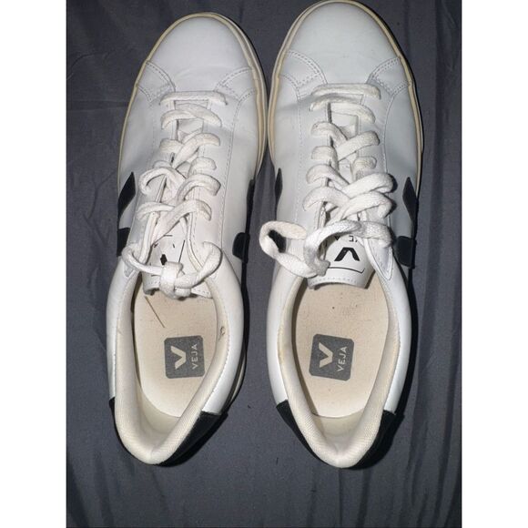 White leather classic Veja sneakers size 9 woman’s - Picture 6 of 10